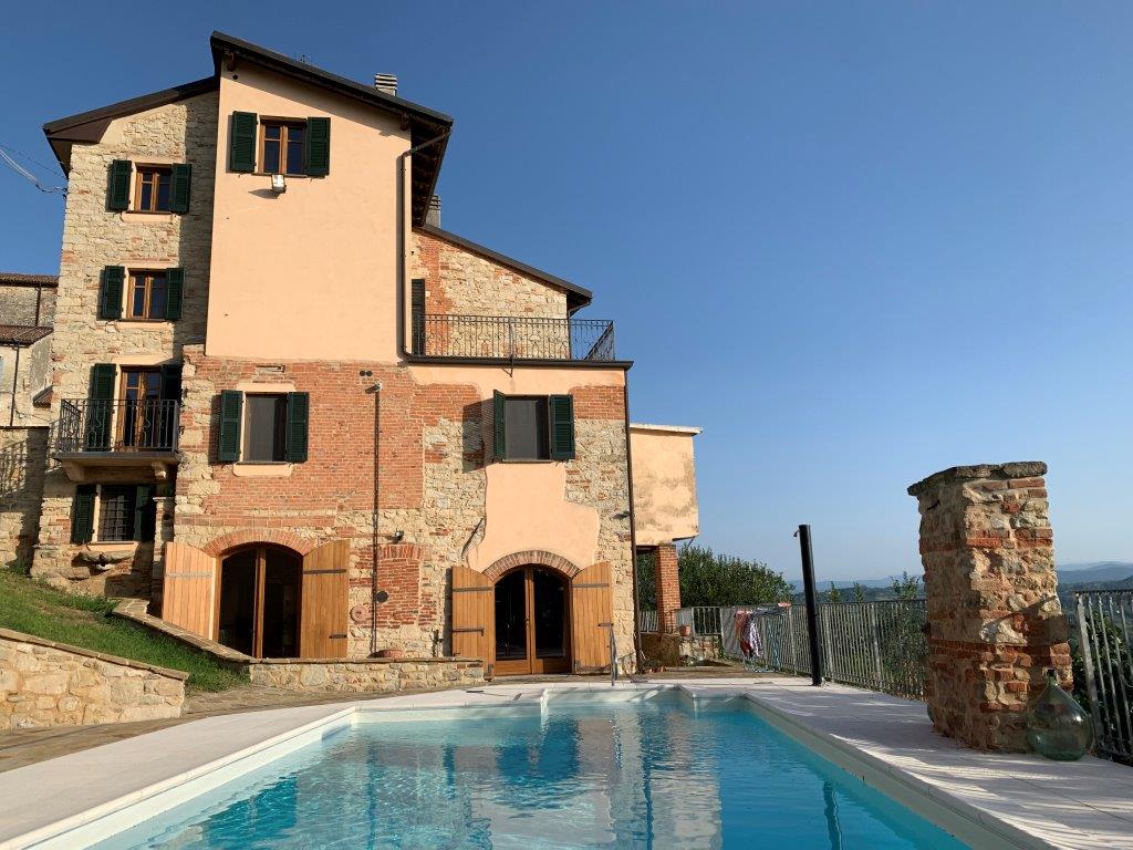 Cod: H151 Immobile: Casale in pietra finemente ristrutturato con piscina, dependance e vista panoramica Immobile: H151