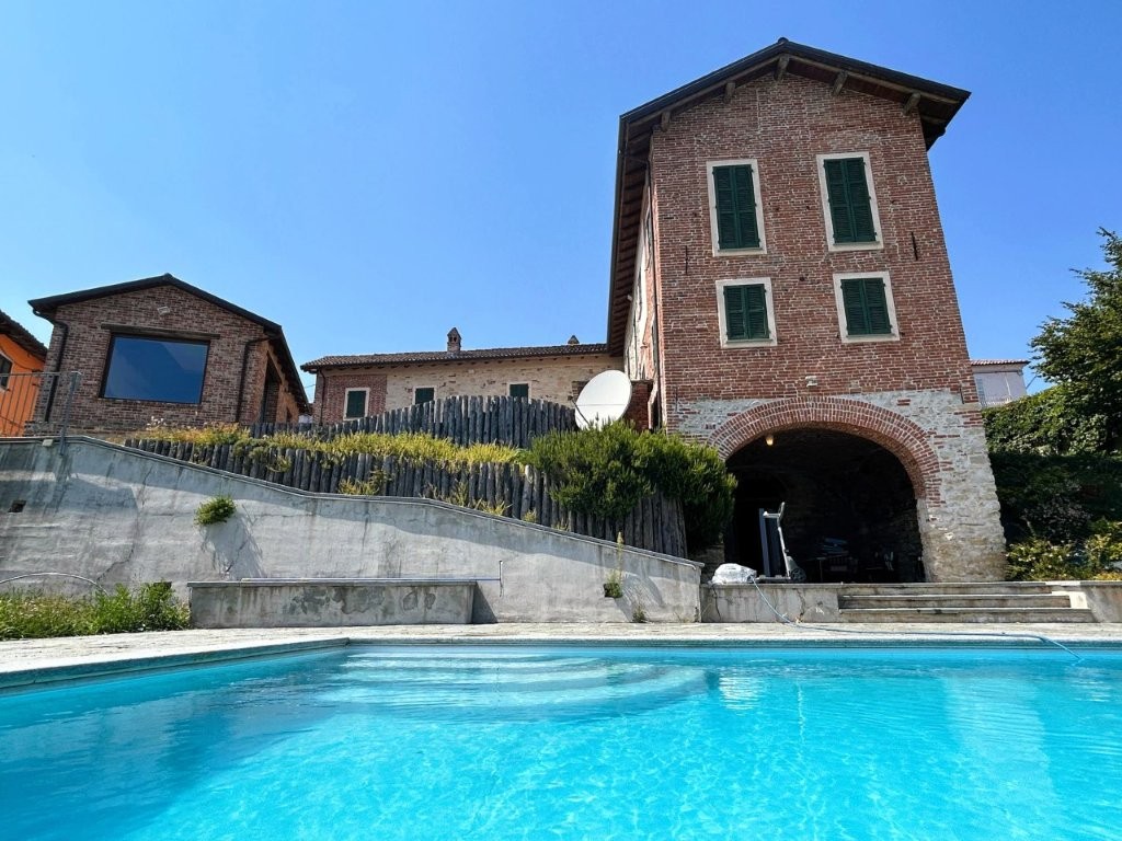 Cod: H295 Immobile: Incantevole casale con piscina - Monferrato Immobile: H295